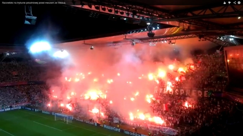 Lenkų futbolo fanai vėl pasižymėjo neišdildomu šou