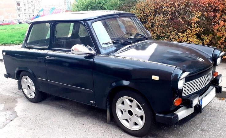 Patogu: "Trabant" – mažas automobilis, lengva kieme jam rasti vietos.