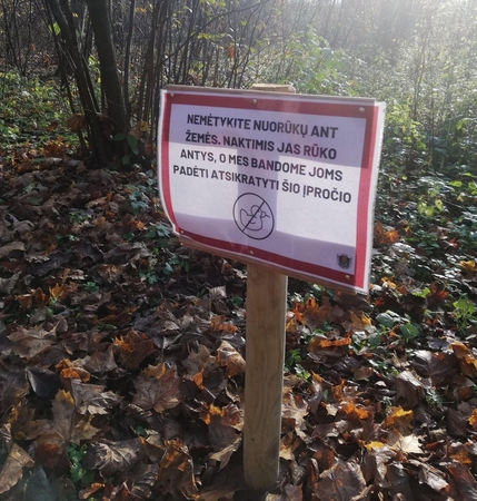Viltis: gal parko takeliais vaikščiojantys žmonės nerūkys arba nemėtys nuorūkų.