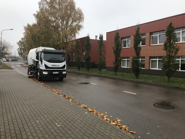 Efektyvu: Anglijoje pagamintos naujos transporto priemonės susiurbia net pačias mažiausias kietąsias daleles.