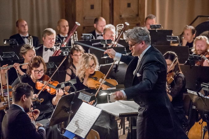 Jubiliejinių teatro metų vartai atsivėrė nuostabiai muzikai