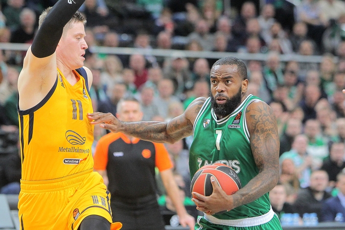 „Žalgiris“ nemažina apsukų: patiesė ir R. Kurtinaičio auklėtinius