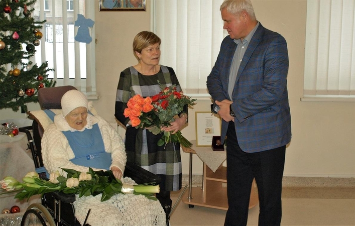 Meras pasveikino šimtametę klaipėdietę