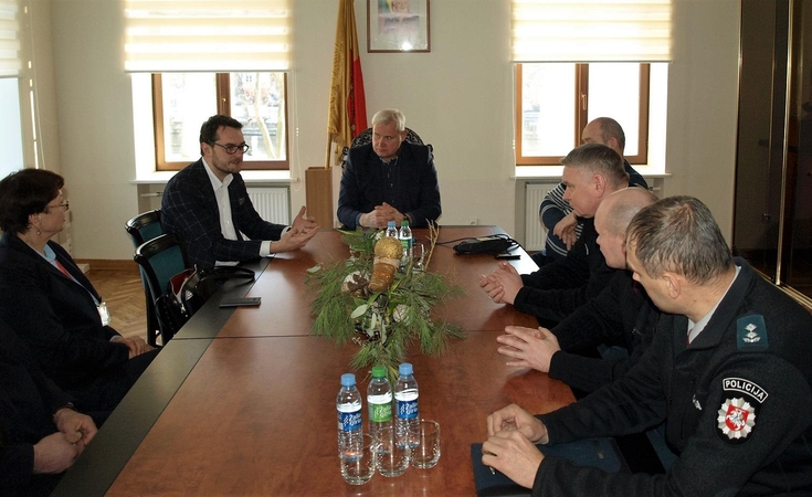 Vienija jėgas miestiečių saugumo užtikrinimui