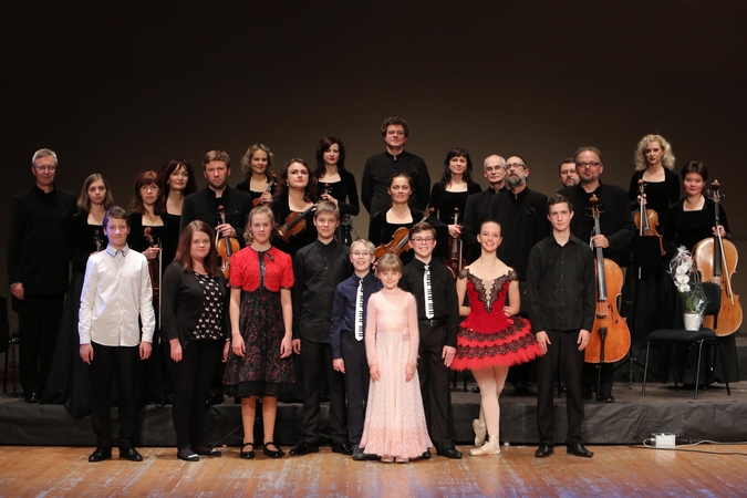 XX-oji žaisminga programa – gabiausi vaikai ir orkestras 