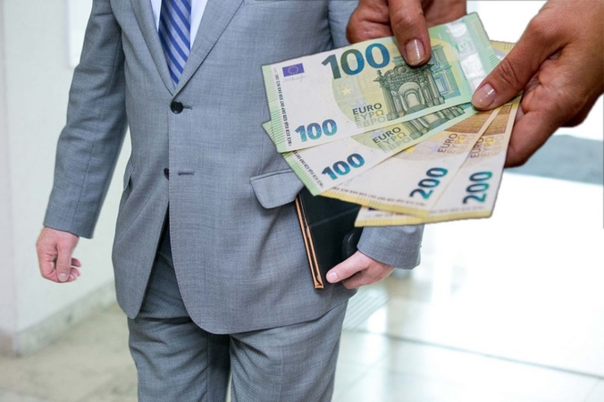 Seime – sunkus klausimas: ar atsiras priedas prie atlyginimų parlamentarams?