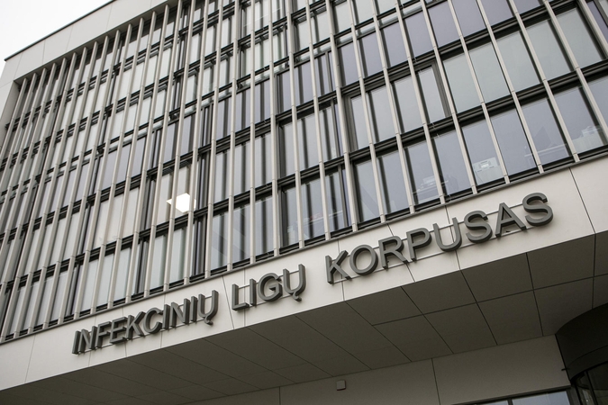 Santaros klinikos imasi riboti planines operacijas, ligonių lankymą