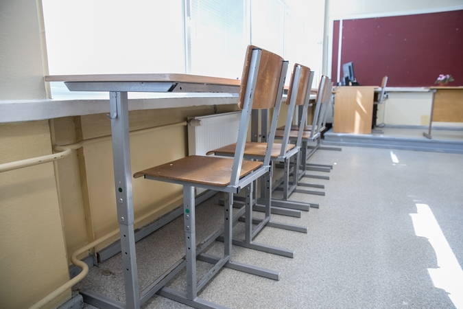 Seimas svarsto nustatyti baigtinį sąrašą priežasčių, kai galima atleisti mokyklos vadovą