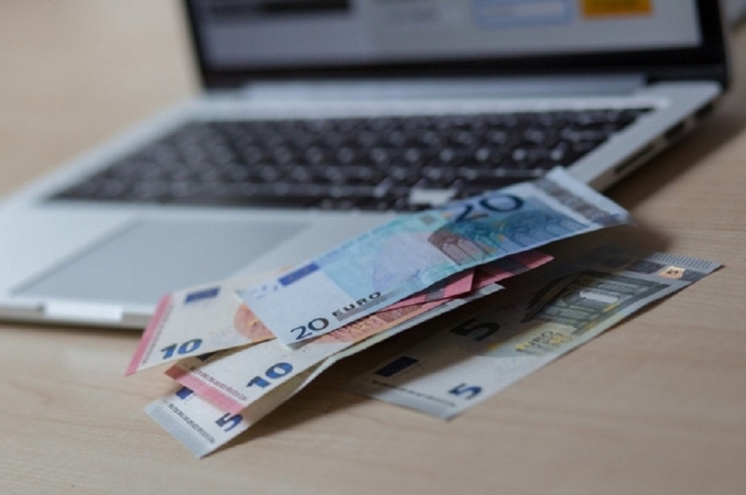 Sukčiai internetu išviliojo 35,5 tūkst. eurų