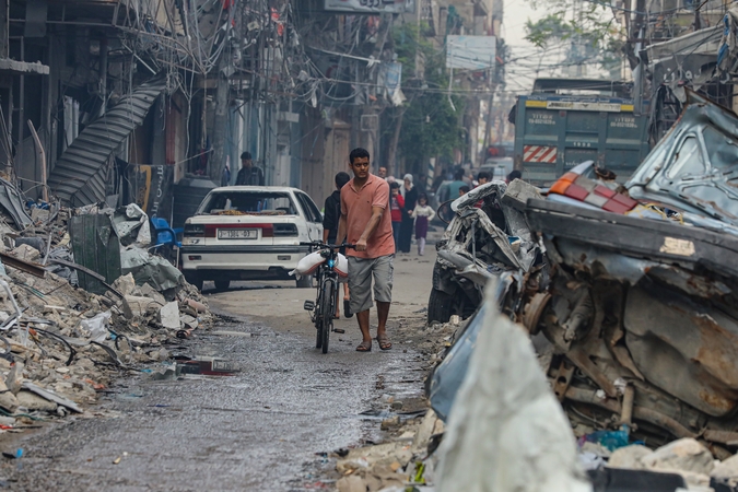 „Hamas“ sako atidedanti įkaitų perdavimą iki Izraelis „laikysis susitarimo“