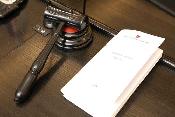 KT: įstatyme įtvirtintos platesnės teisėjų imuniteto ribos, nei numato Konstitucija