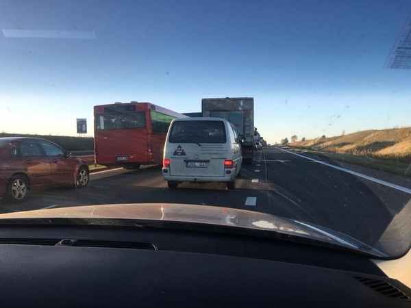 Netoli Babtų – sunkvežimio ir lengvojo automobilio avarija