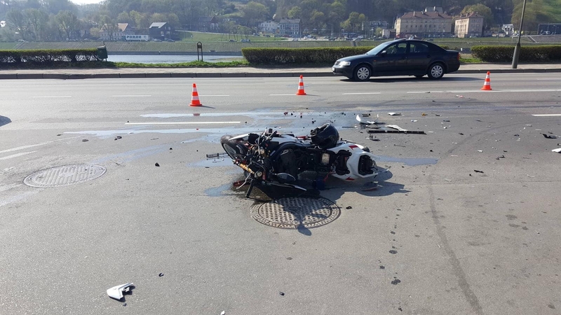 Kauno centre – motociklo ir automobilio avarija