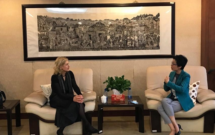 Liana Ruokytė-Jonsson(kairėje) ir Catherine J. Wang.