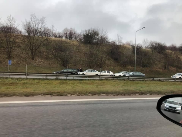 Prie prekybos centro „Mega“ – kelių automobilių avarija