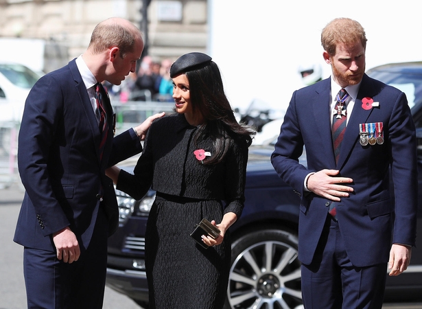 Princas Williamas (kairėje), Meghan Markle ir princas Harry
