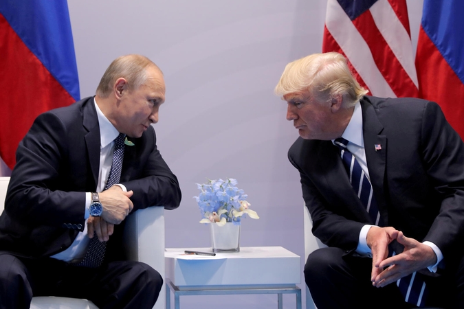 Vladimiras Putinas (kairėje) ir Donaldas Trumpas