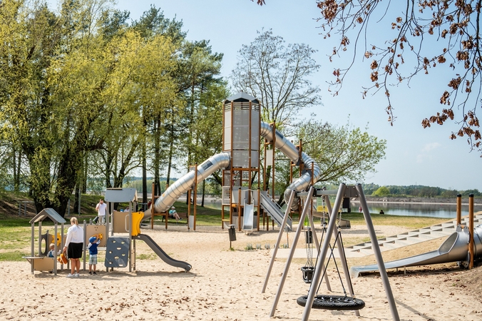 Mažiesiems kauniečiams – naujai įrengtos ir atnaujintos žaidimų aikštelės