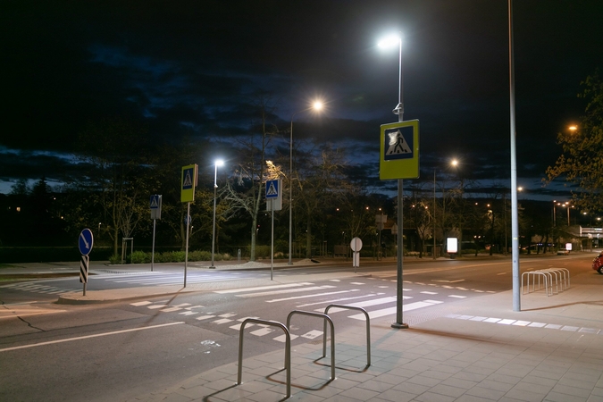 80-yje Vilniaus perėjų įrengiamas saugus kryptinis apšvietimas