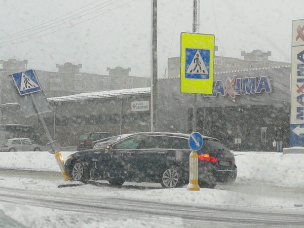 Kaune pasipylė eismo įvykiai: jų – beveik dvigubai daugiau nei vakar