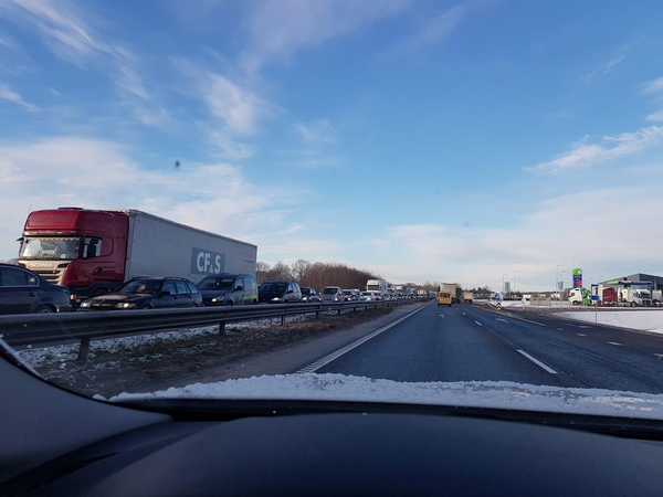 Prie „Megos“ – avarija, įvairiose miesto vietose – automobilių spūstys