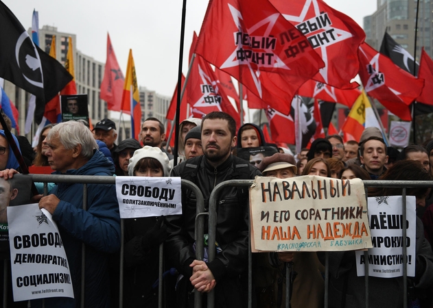 Maskvoje tūkstančiai žmonių reikalavo paleisti politinius kalinius 