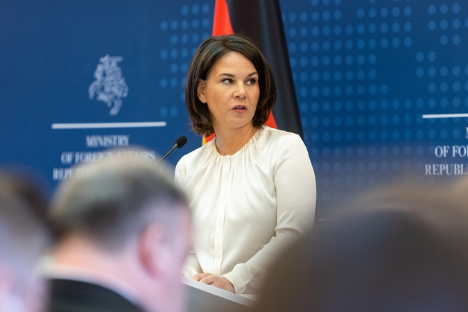 A. Baerbock: visais būdais padedame Ukrainai, bet našta negali gulti ant visų europiečių