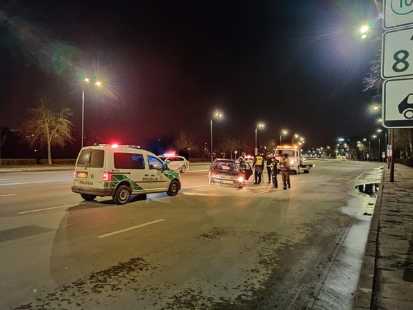 Karaliaus Mindaugo prospekte – kelių automobilių avarija, prireikė medikų pagalbos