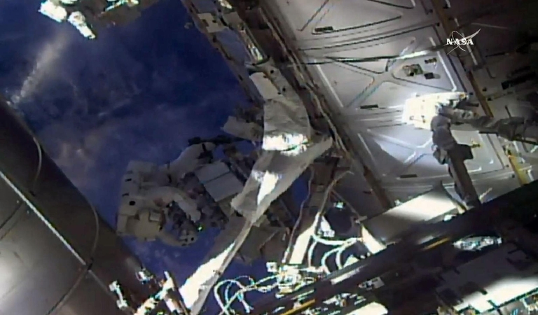 JAV astronautai TKS išorėje perkėlė aušinimo sistemos siurblius