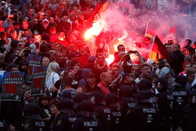 Vokietijoje per kraštutinių dešiniųjų protestą nukentėjo mažiausiai 20 žmonių 
