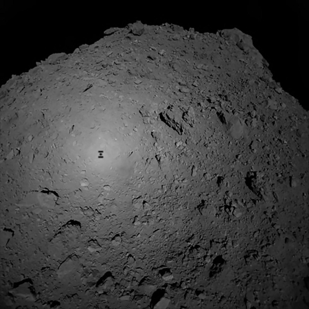 Iš japonų kosminio zondo ant asteroido nusileido stebėjimo prietaisas