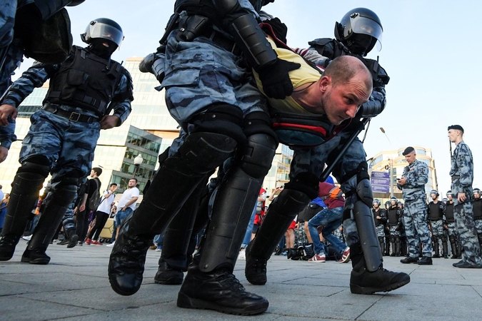Maskvoje sulaikyto opozicionieriaus advokatas: protestai tęsis net ir be lyderių