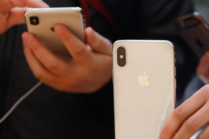 „Apple“ ragina imtis veiksmų prieš vaikų priklausomybę nuo išmaniųjų telefonų