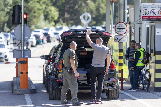 NSGK: į tėvynę grįžinėjantys baltarusiai, rusai turėtų netekti leidimo gyventi Lietuvoje