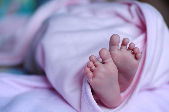 Medikai apie žaibiškai mirusią vienerių metų mergaitę: ji buvo paskiepyta