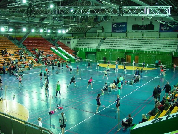 Kauno sporto halėje – gražiosios skrajojančios plunksnos meistrai