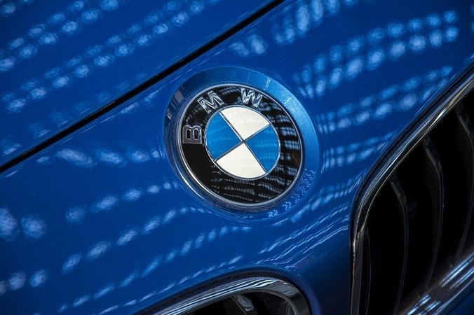 Prie BMW vairo – girtas vairuotojas, turėjęs neteisėtą ginklą