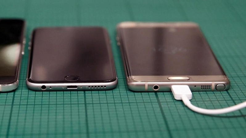 JAV pradėjo tyrimą dėl sulėtintų „iPhone“