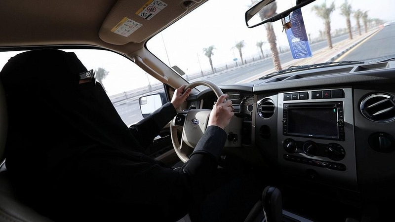 Saudo Arabijoje padegtas moters automobilis