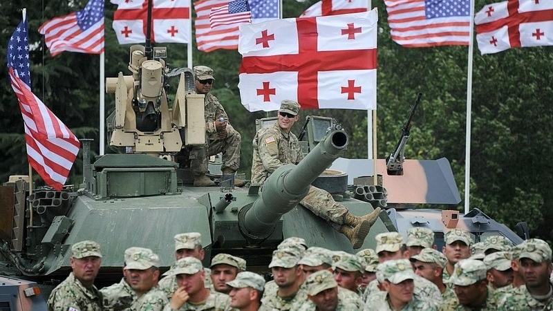 JAV į Gruzijoje vyksiančias pratybas nusiųs karių, tankų ir sraigtasparnių
