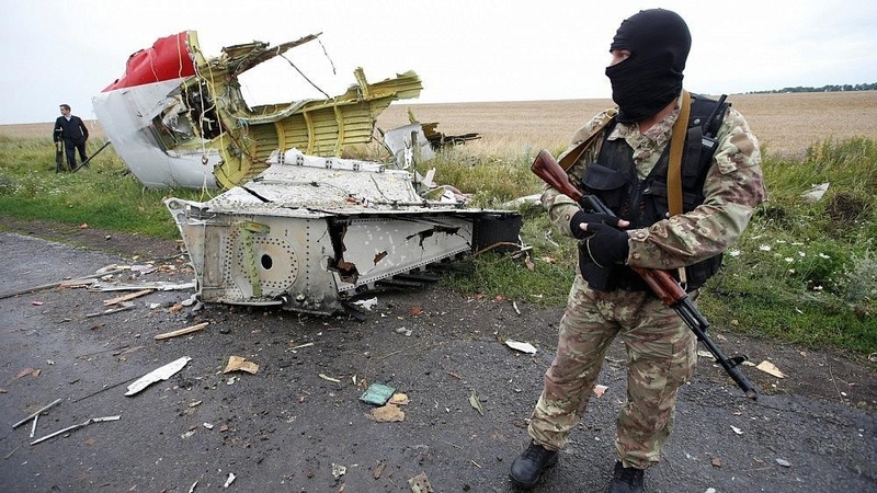 Nyderlandai svarsto paduoti Rusiją į teismą dėl lėktuvo MH17 numušimo