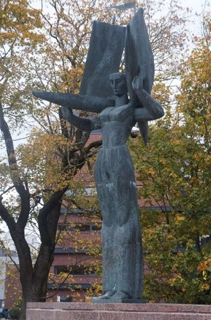 D. Matulaitės skulptūra „Neringa“ Klaipėdoje.