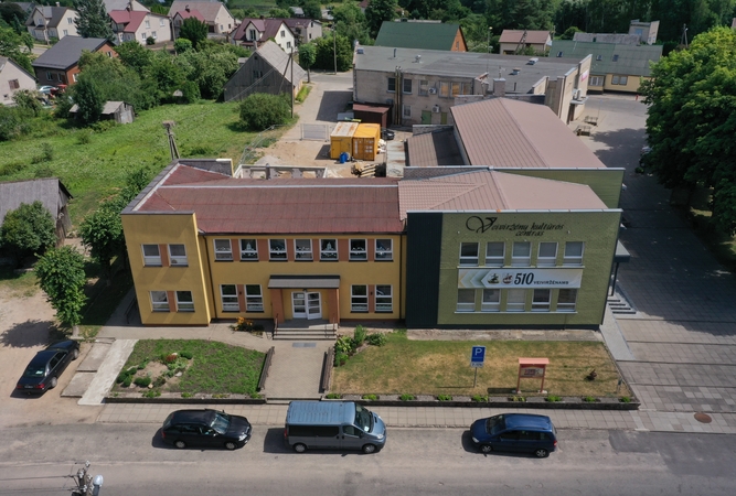 Atgimimo sulauks ir vienintelis be rekonstrukcijos likęs Veiviržėnų kultūros centras. Jį planuojama renovuoti per artimiausius porą metų.