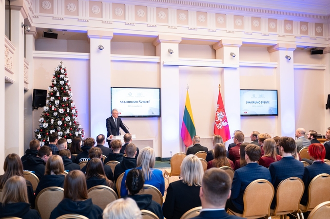 Prezidentas apdovanojo „Skaidrumo akademijos“ dalyvius ir konkurso nugalėtojus