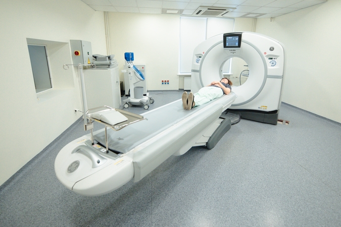 Sveikiau: tiriant naujuoju kompiuteriniu tomografu apšvitos dozė yra vidutiniškai du kartus mažesnė, nei atliekant tokį tyrimą senesnės kartos aparatu.