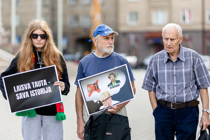 Prie Seimo – piketas: „Neleisime perrašyti Lietuvos istorijos“