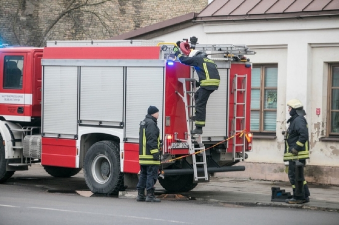 Bute Vilniuje dujomis apsinuodijo trys žmonės