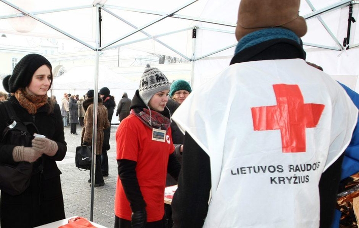 Pertvarkomas Raudonasis Kryžius atleidžia dalį darbuotojų