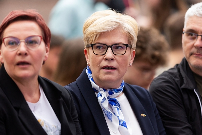 Ingrida Šimonytė (viduryje)