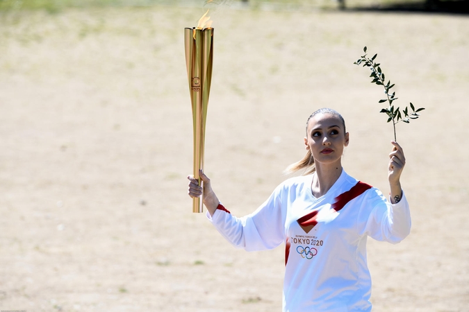 Baimės persmelktą sporto pasaulį ramina olimpinė ugnis